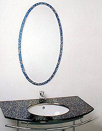 Facettenspiegel auf farbigen Design-Spiegel